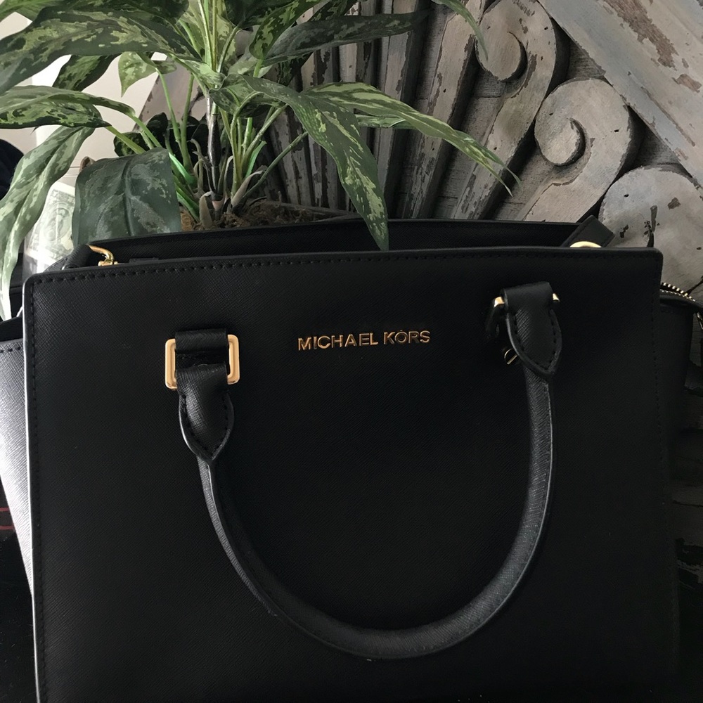 Black Michael kors purse